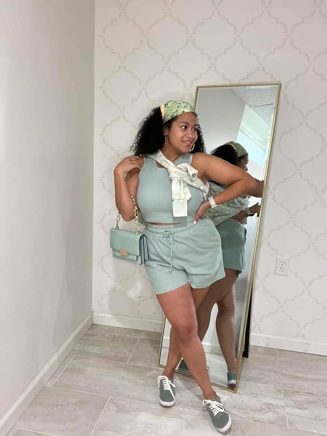 Reviewer posing successful a reflector with a coordinated outfit and matching handbag