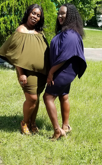 two reviewers wearing the same dress in green and blue, respectively