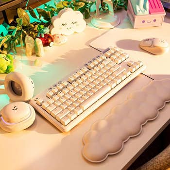 the white logitech keyboard and cloud wrist rest