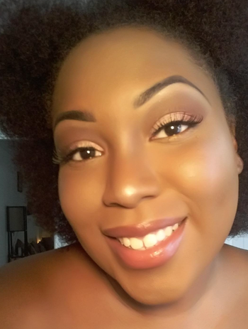 reviewer face makeup after using loose powder