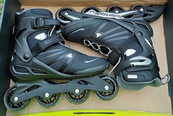 Reviewer image of the black Rollerblades in their box