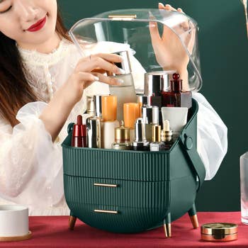 the green makeup organizer with cover off