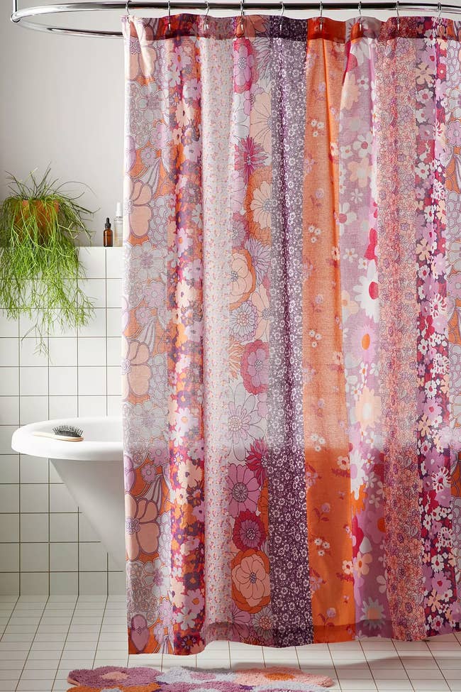 Floral-patterned shower curtain in a bathroom 