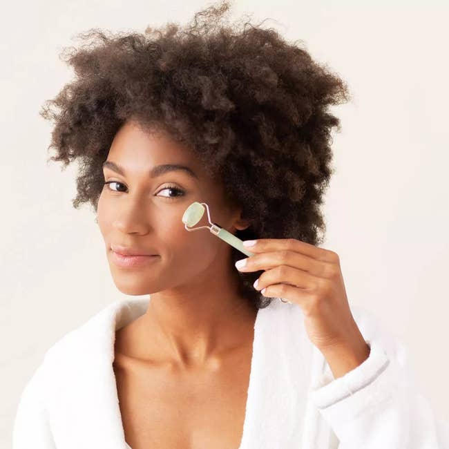 a model using the jade roller on their face