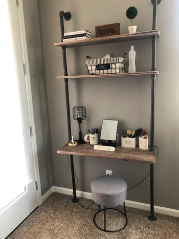 another reviewer using the desk as a vanity