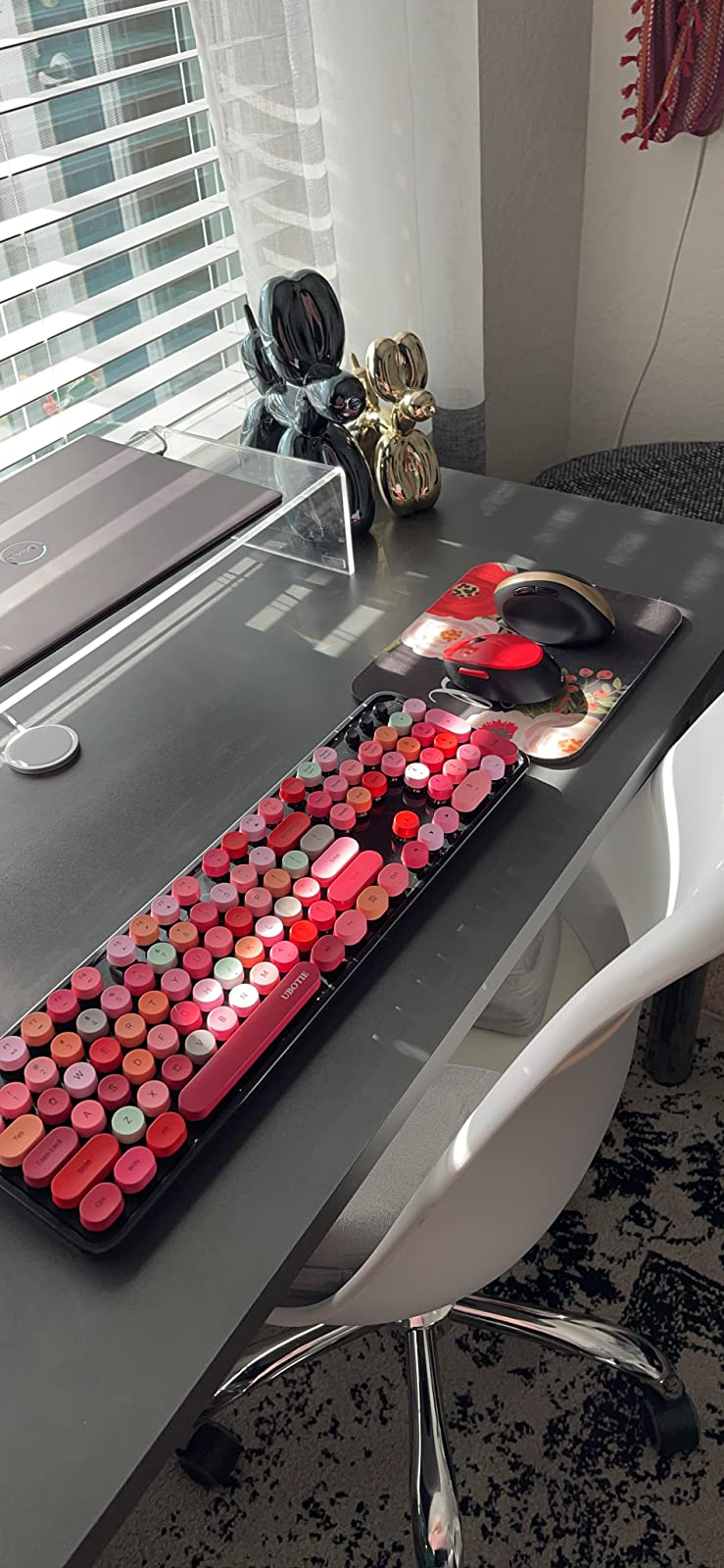 reviewer photo of the same keyboard in red