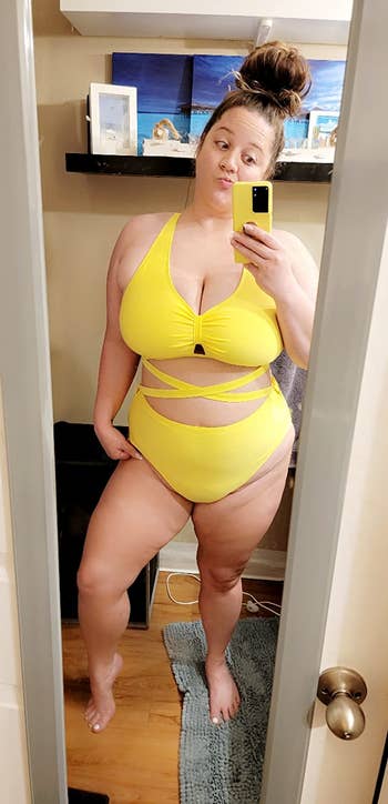 another reviewer wearing it in bright yellow