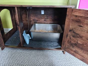 Reviewer image of interior view of product with side hole and litter box