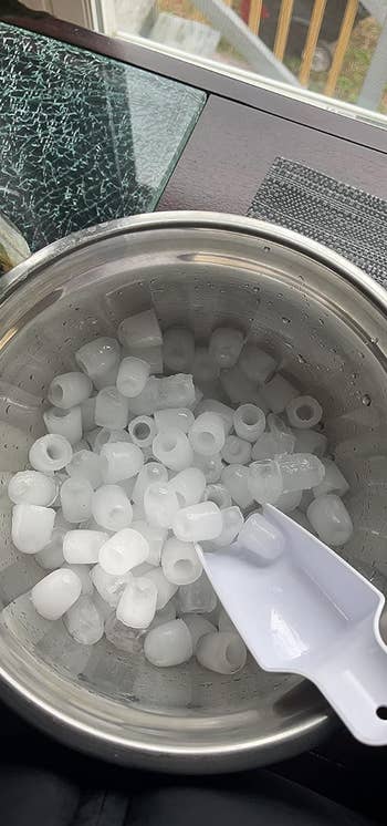 reviewers ice made in ice maker with a scooper