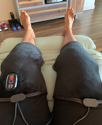Image of reviewer wearing black knee heating pads