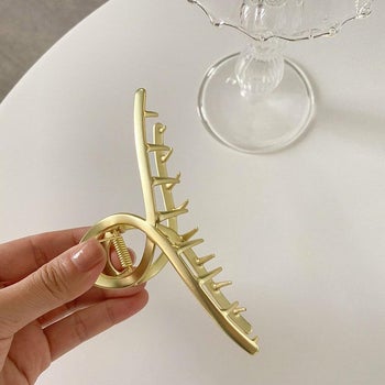 product image of the gold hair clip, opened