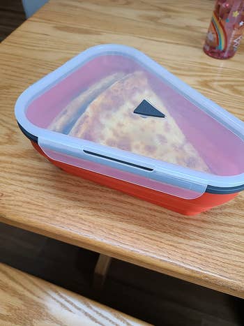 reviewer photo of the pizza container with the lid on