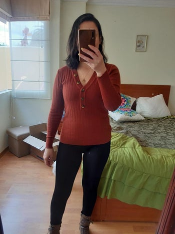 reviewer selfie wearing the black leggings
