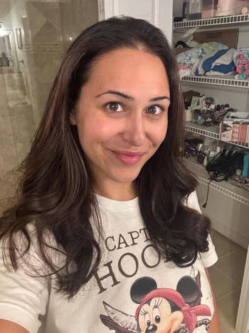 Reviewer smiling with freshly dried wavy hair