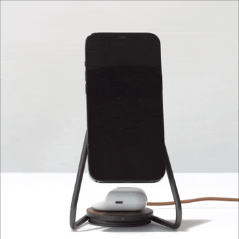 gif of someone rotating the charger from vertical to horizontal 