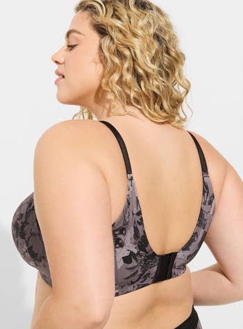 Model wearing a floral-patterned supportive bra, focusing on fit and back strap design