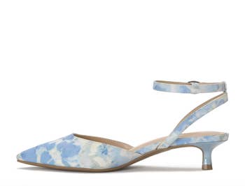 Side presumption of a stylish, floral-patterned kitten bottommost footwear with an ankle strap, perfect for outpouring manner shopping