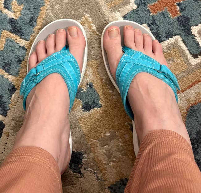 reviewer wearing flip flops