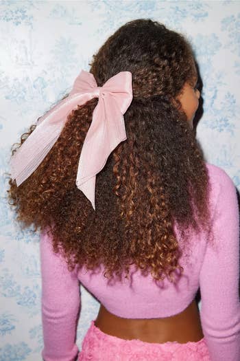 model wearing pink bow