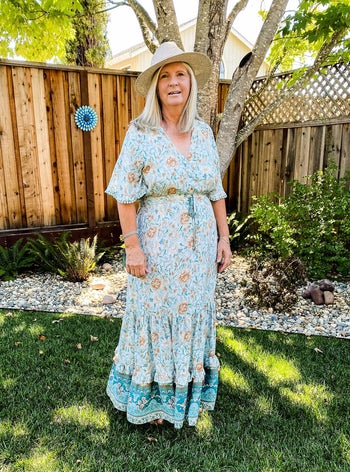 another reviewer wearing it in light turquoise pattern