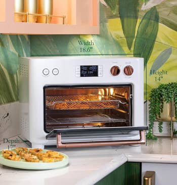 Countertop air fryer oven with dimensions: width 18.6