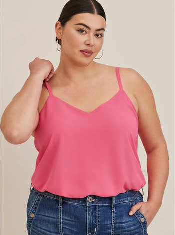model wearing the pink cami with jeans