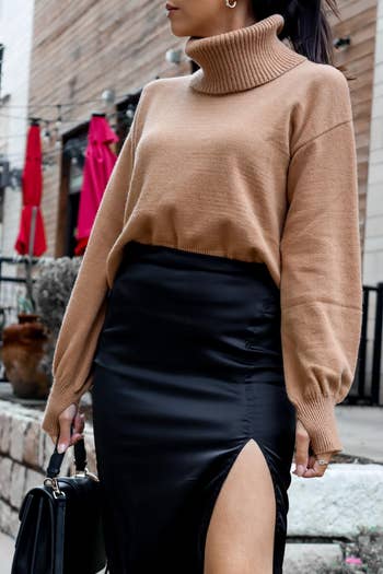 客製化系統 reviewer wearing it in praline with a black skirt