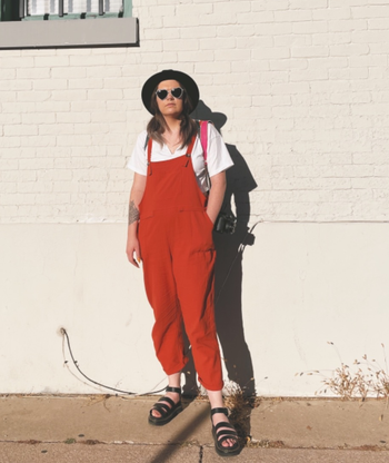 Reviewer wearing the overalls in brick red