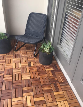 another reviewer's patio with Teak interlocking tiles on them