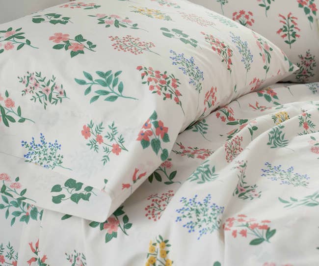 Floral patterned bedding set including pillows and sheets