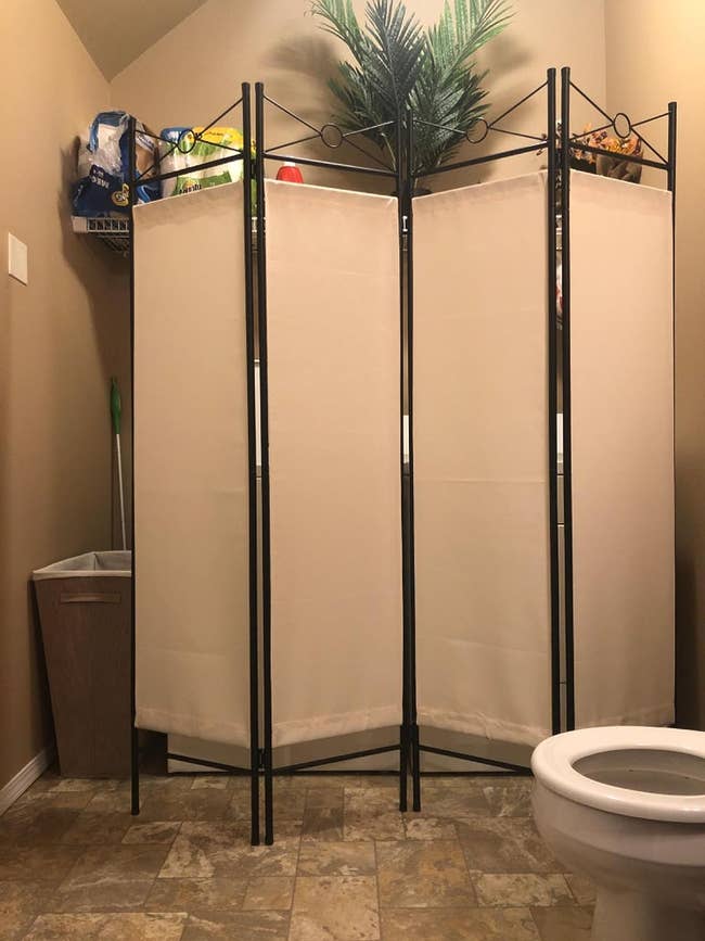 white four-panel divider in a reviewer's bathroom