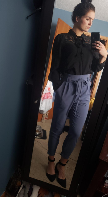 Image of reviewer wearing blue-gray pants