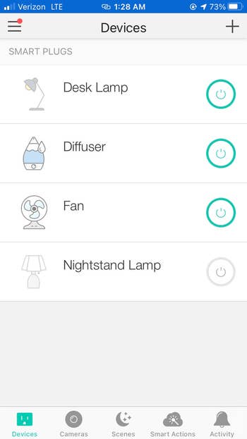 reviewer's screenshot of app, showing 2 lamps, diffuser, and fan with options to turn them on or off