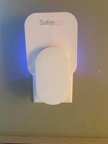 reviewer image of the insect trap plugged into an outlet