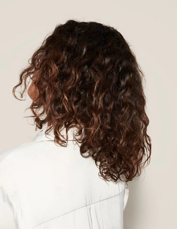 model with curly hair