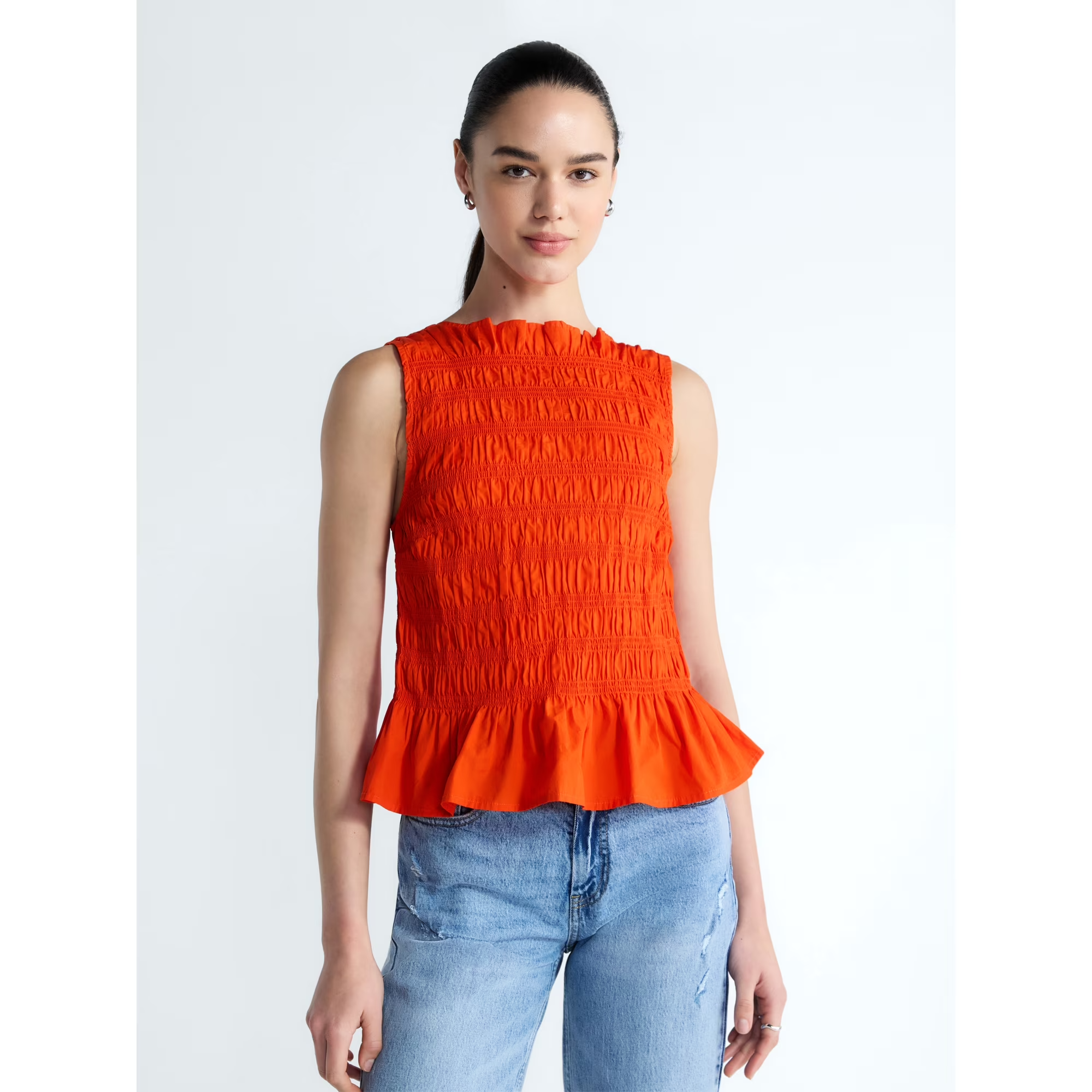 A exemplary  wearing the apical  successful  orange