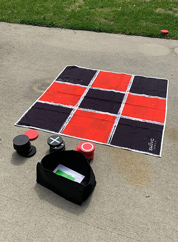 another reviewer photo of it being used for tic tac toe