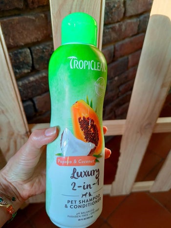 Reviewer photo of the dog wash scented with papaya and coconut