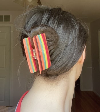 Buzzfeed editor wearing the candy stripe square claw at back of head