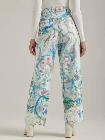 model showing the back of the pants