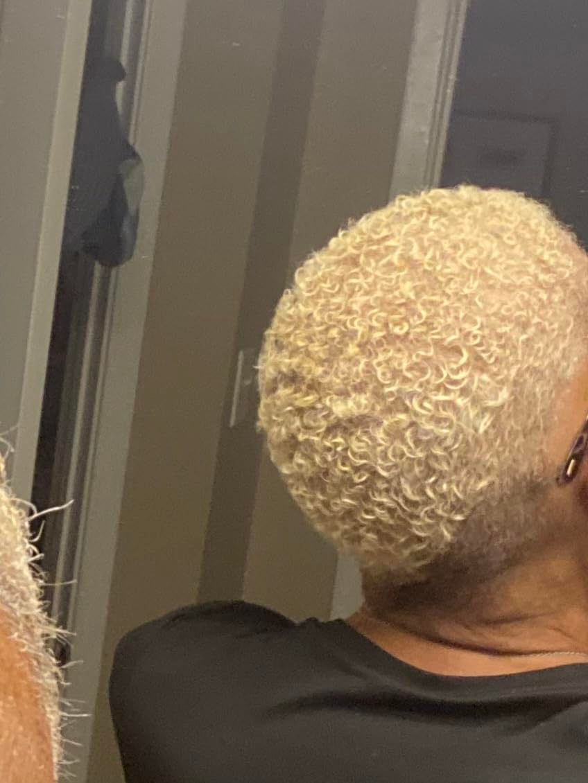 Back presumption    of a idiosyncratic   with short, tightly curled hair, wearing a achromatic  top