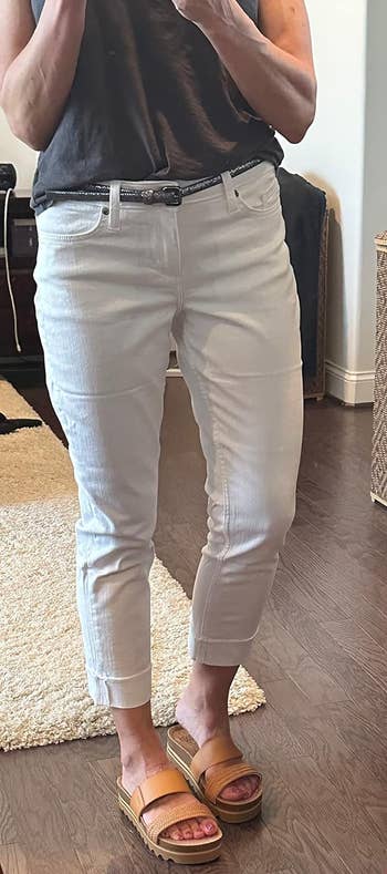reviewer wearing the white jeans with sandals