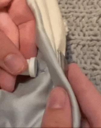 model showing the process of pinning and using the magnetic key to unpin the duvet 