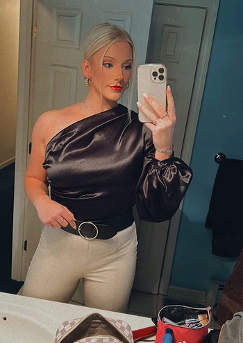 another reviewer wearing the black top with white pants