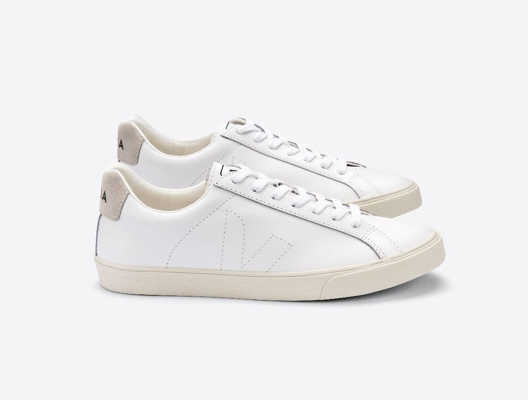 the white veja sneakers