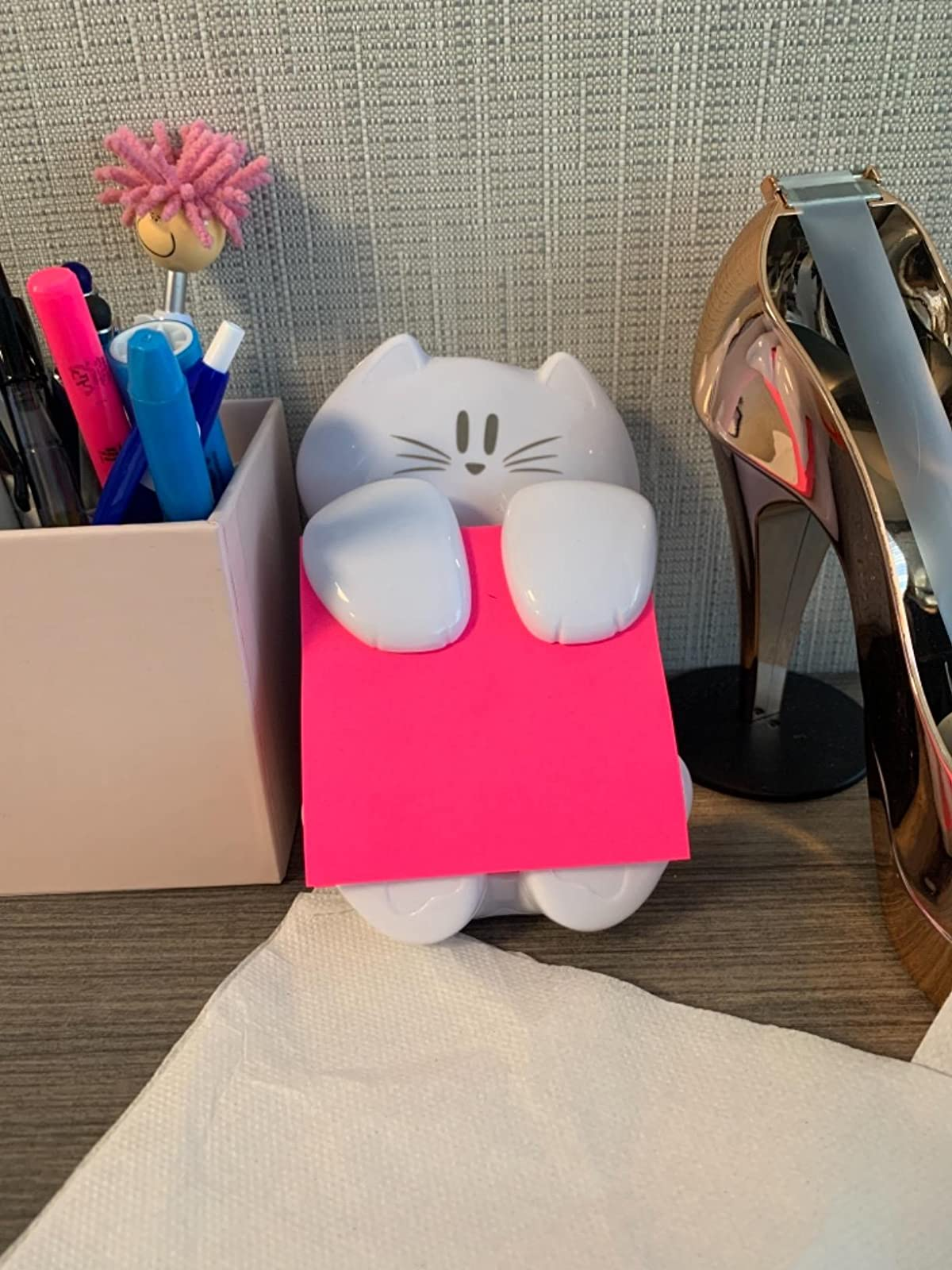 the white cat stick note dispenser