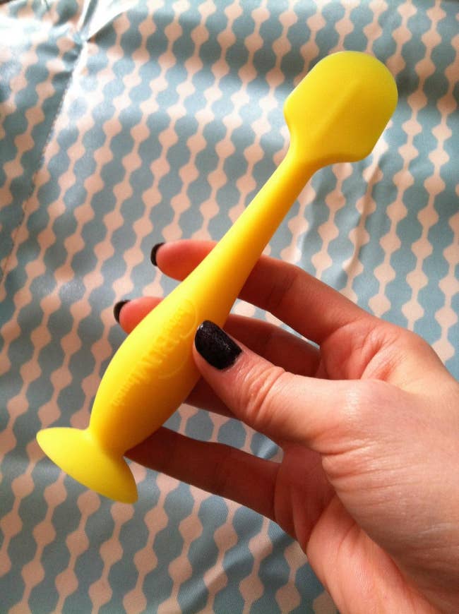 a reviewer's yellow baby butt spatula