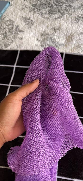 reviewer holding African net sponge