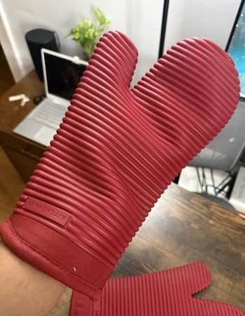 reviewer's manus wearing the mitt successful red