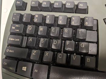Reviewer photo of a keyboard with dust in it
